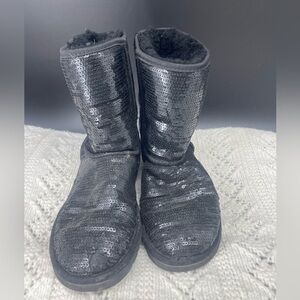 3/$30 UGG Women’s 6 Black Sequin Sheepskin Lined Boots Party Sparkle Diva Comfy